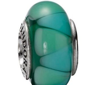 Captivating Green Charm
Retired Captivating Green Murano Glass Bead - 790636